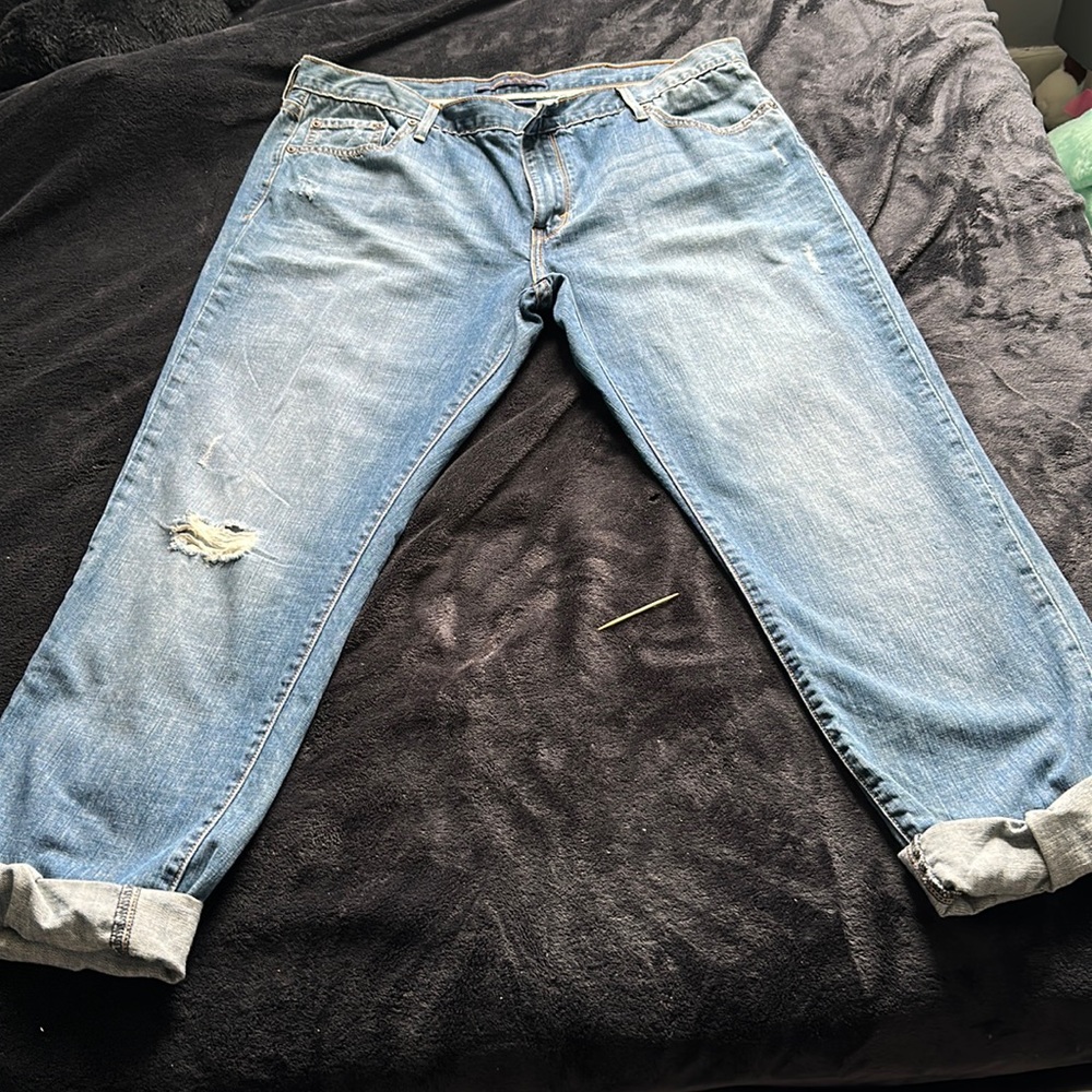 Levi’s Vintage Cropped Medium Wash Low Rise Jeans